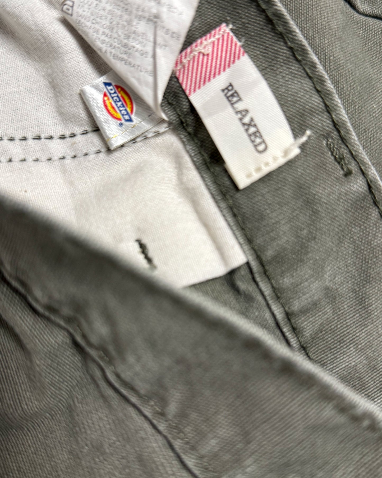 DICKIES CARGO SHORTS (W36)