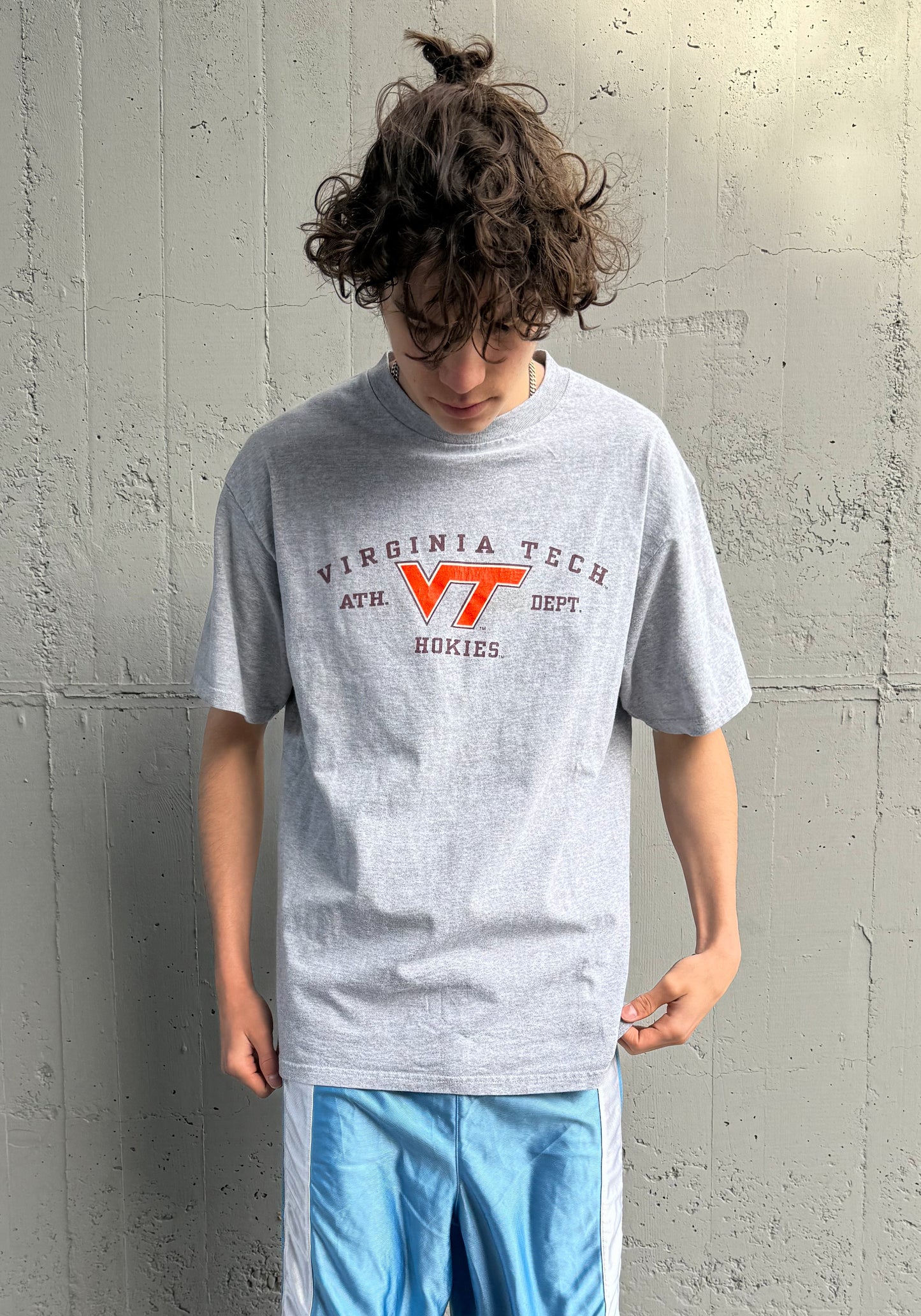 VIRGINIA TECH UNIVERSITY T-SHIRT (L)
